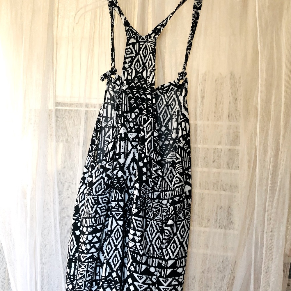 🌞 LEI black & white Aztec design overalls shorts romper women S